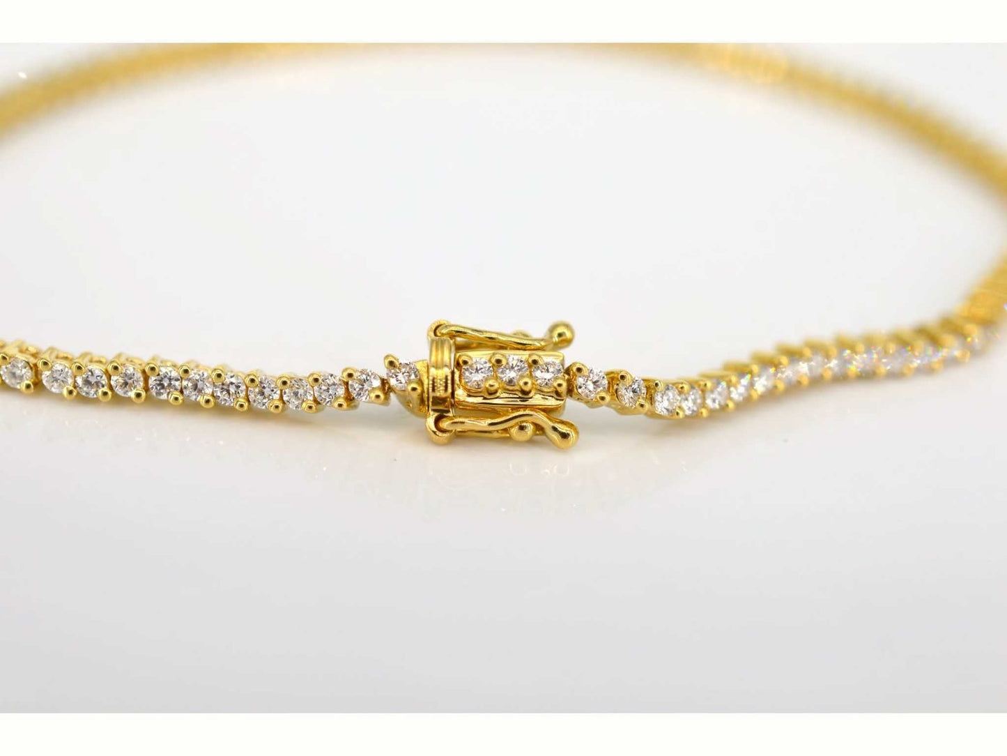 Yellow gold tennis bracelet with 1.50 carat diamonds