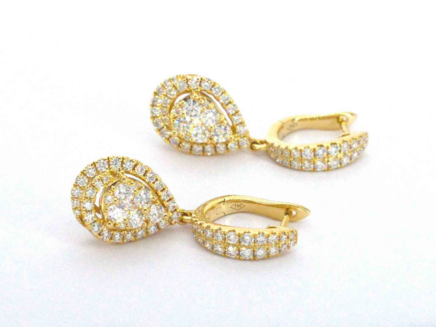 Gouden druppelvormige oorhangers met briljant geslepen diamanten