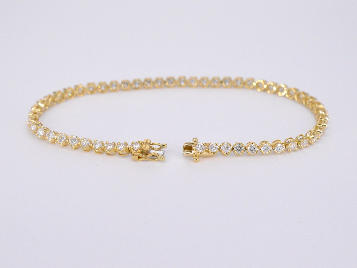 Gold tennis bracelet with 3.00 carat diamonds