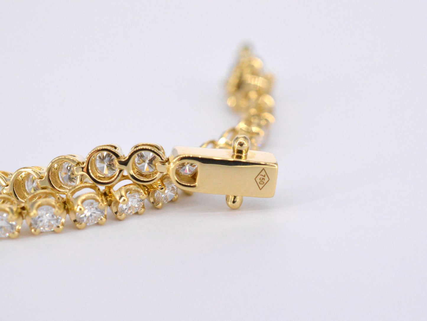 Gold tennis bracelet with 3.00 carat diamonds