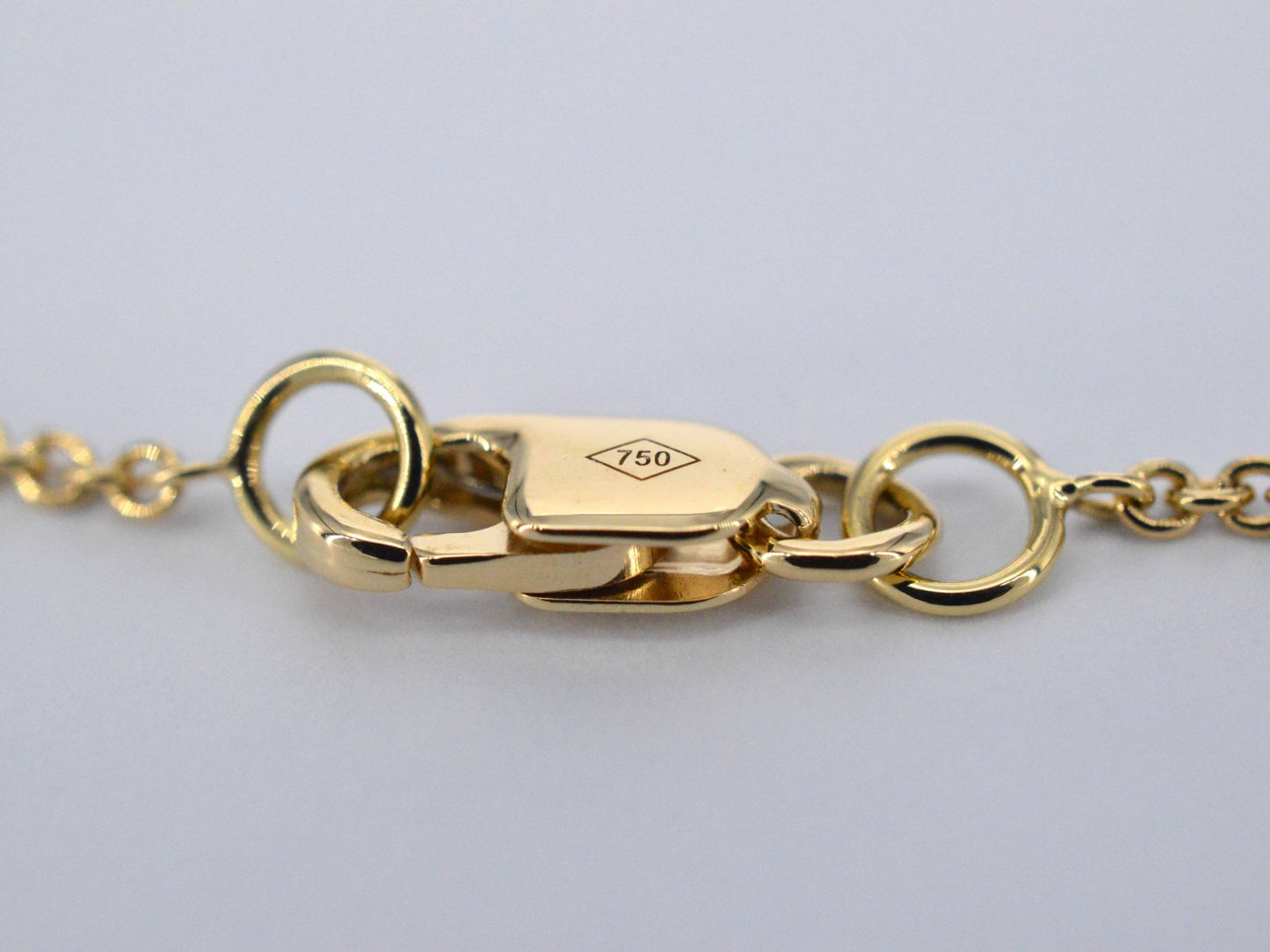 Gouden 'love' collier met diamanten