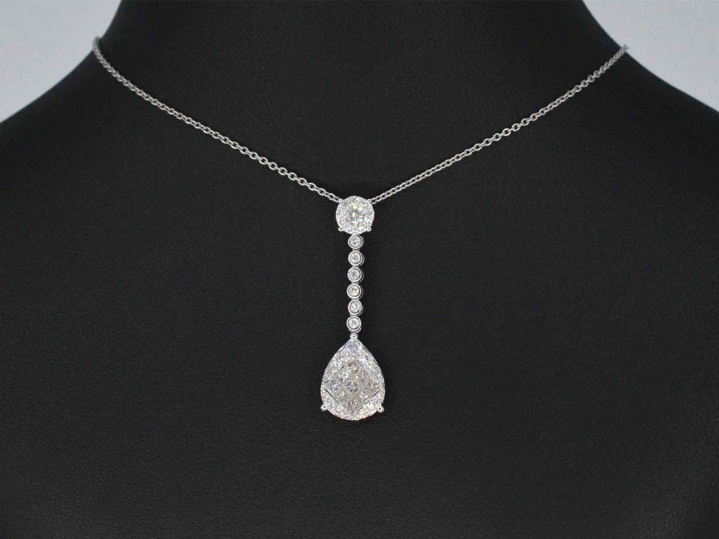 Druppelvormige hanger met briljant en princess geslepen diamanten