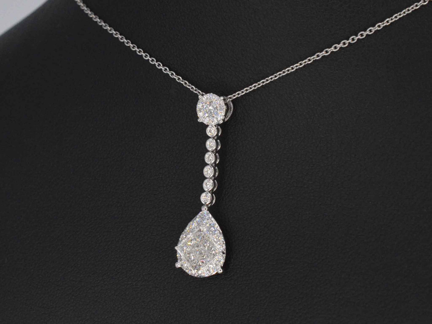 Druppelvormige hanger met briljant en princess geslepen diamanten