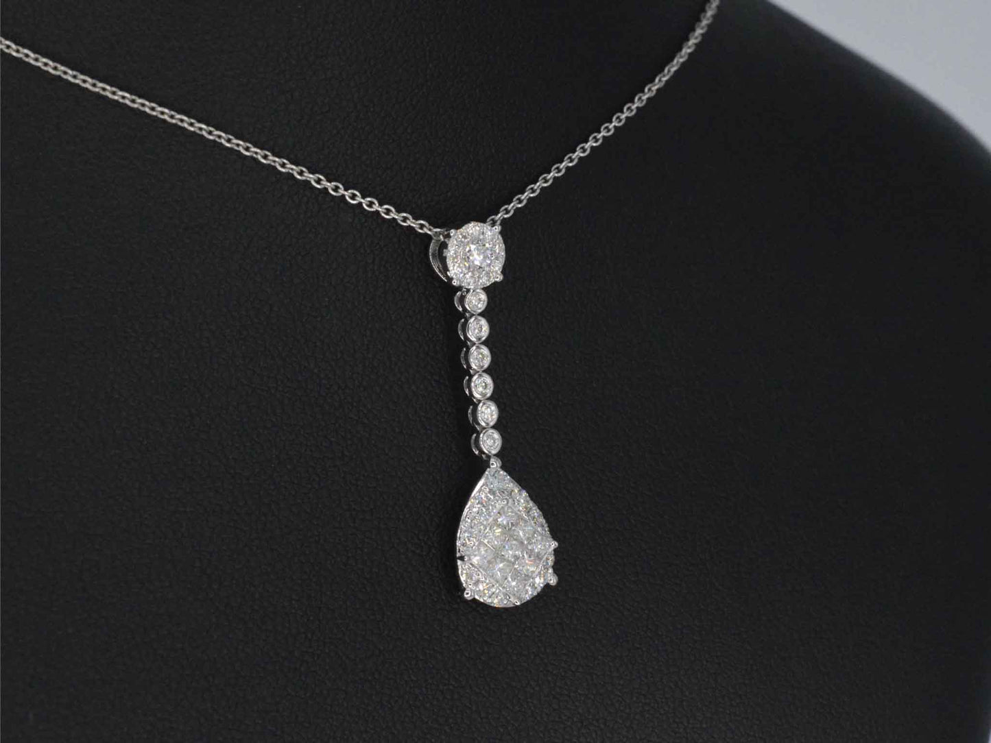 Druppelvormige hanger met briljant en princess geslepen diamanten