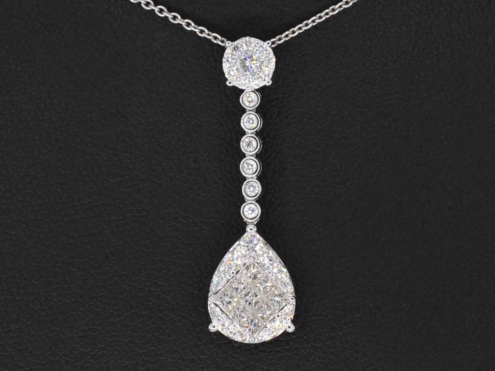 Druppelvormige hanger met briljant en princess geslepen diamanten