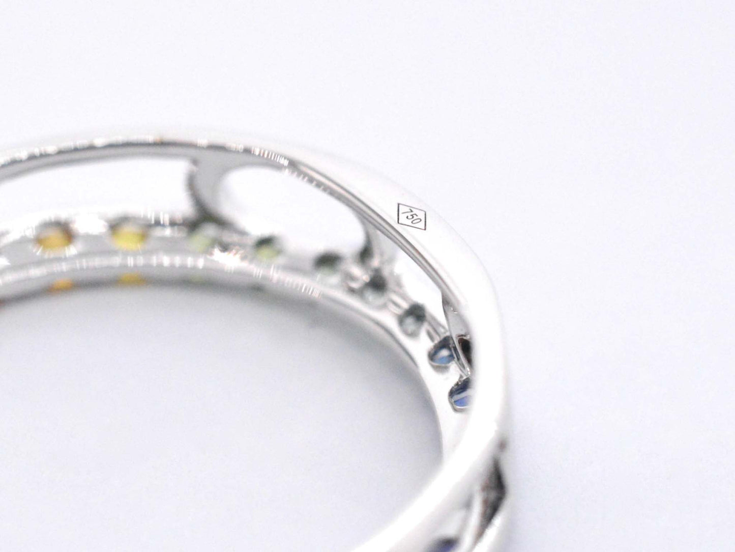 White gold pendant with multi-coloured sapphires set in a circle