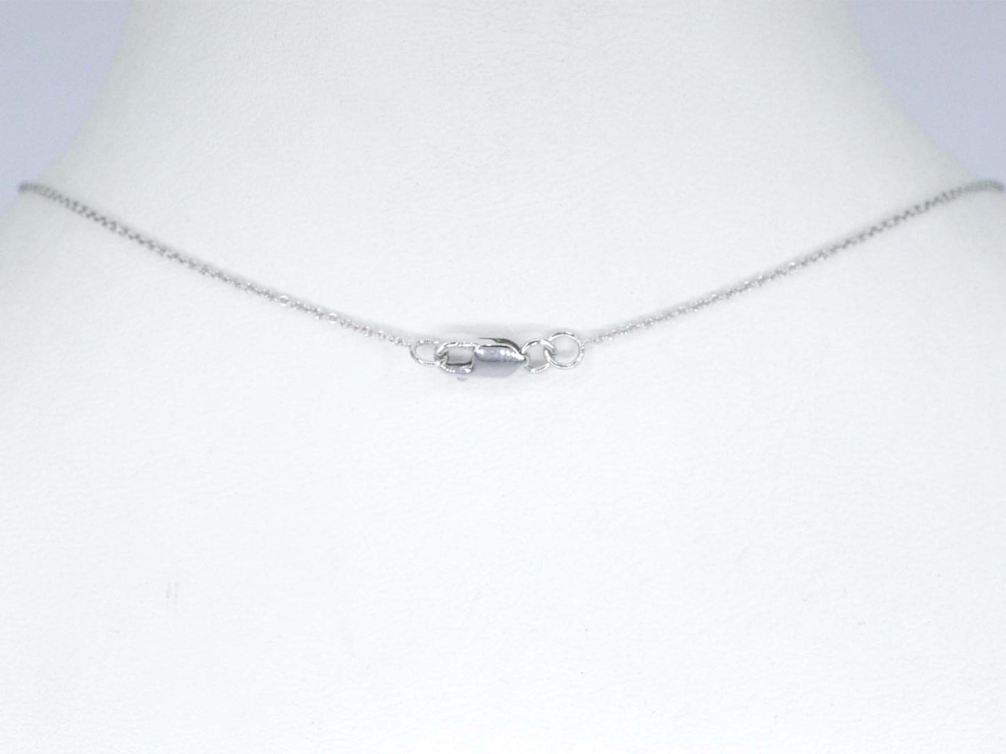 Witgouden collier met multi colour saffieren en diamanten in een rij gezet