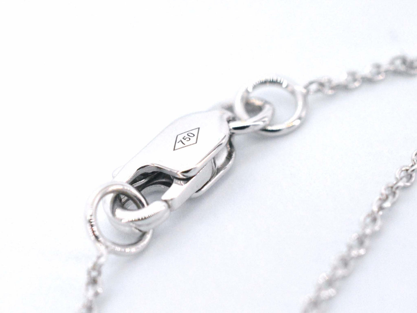 Witgouden collier met multi colour saffieren en diamanten in een rij gezet