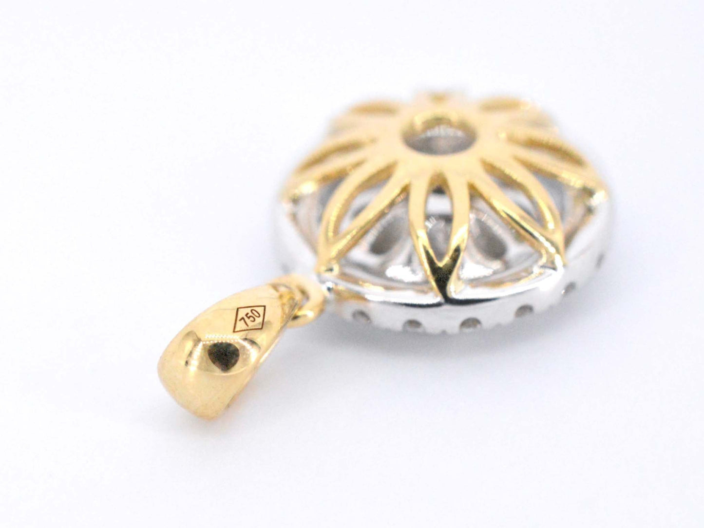 Goldanhänger mit Diamanten