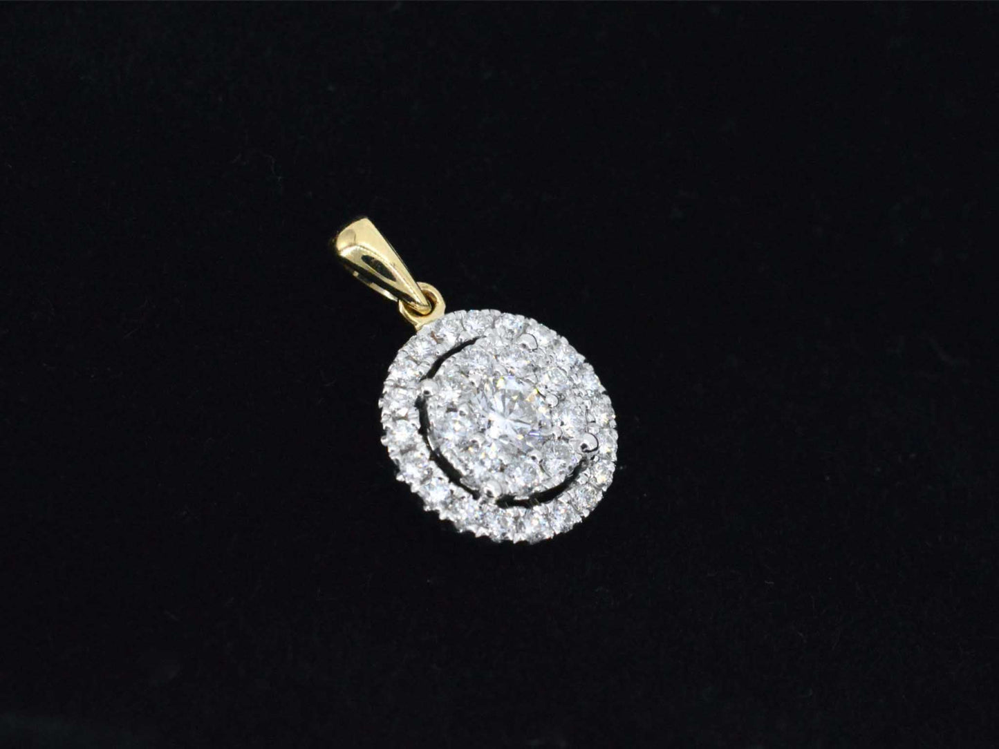 Goldanhänger mit Diamanten