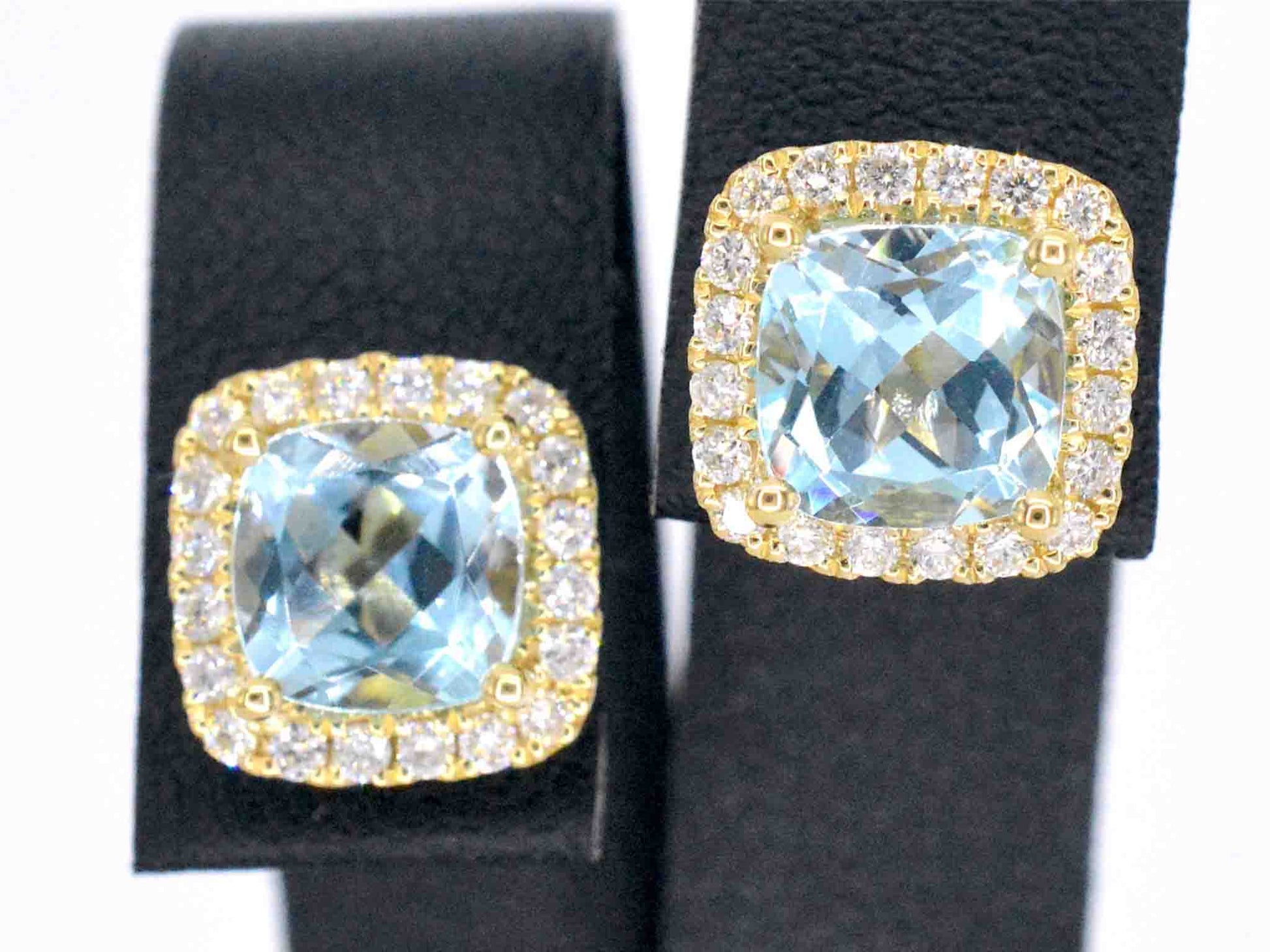 Gouden entourage oorbellen met grote topazen en diamanten