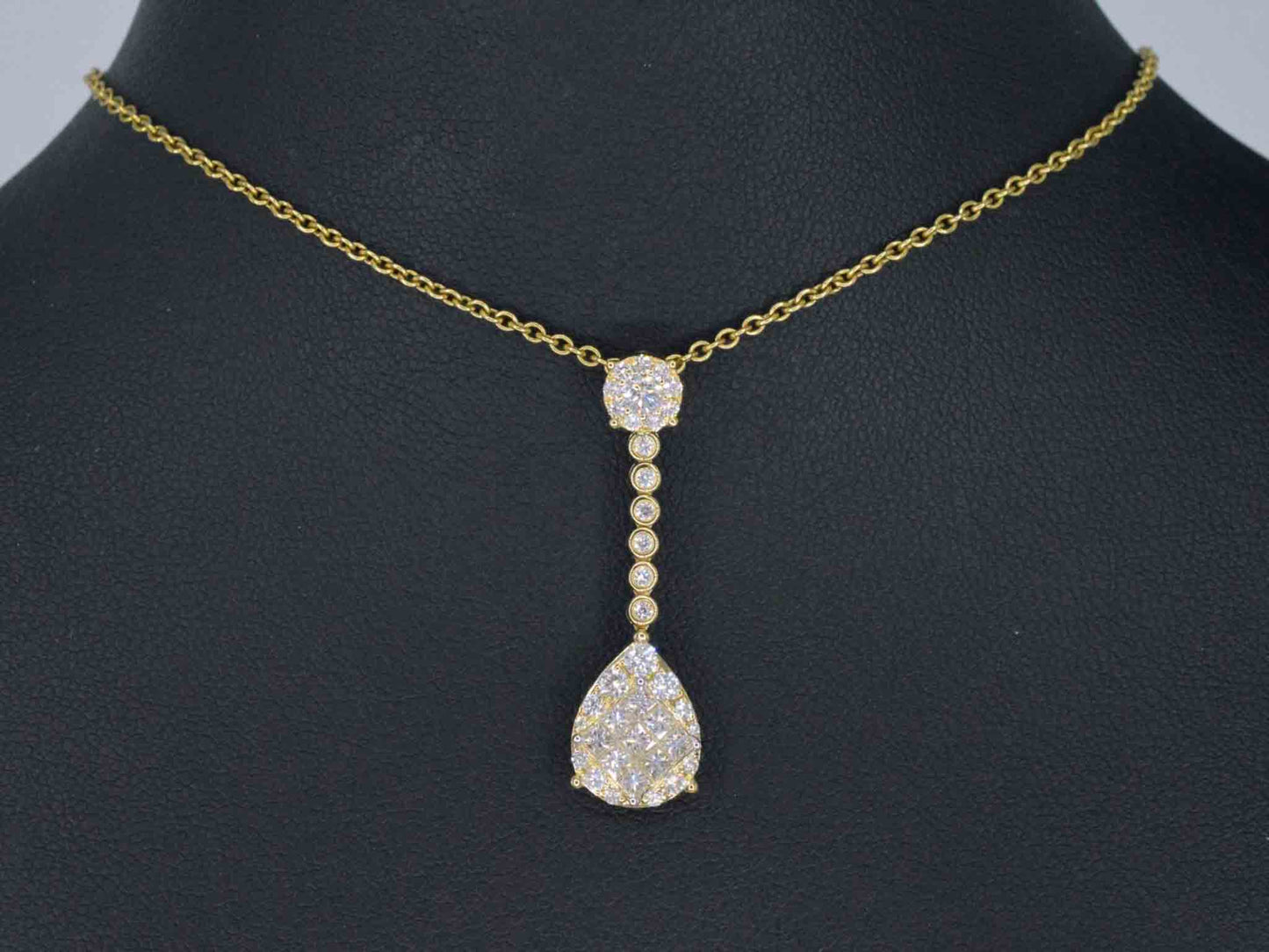 Gouden druppelvormige hanger met briljant en princess geslepen diamanten