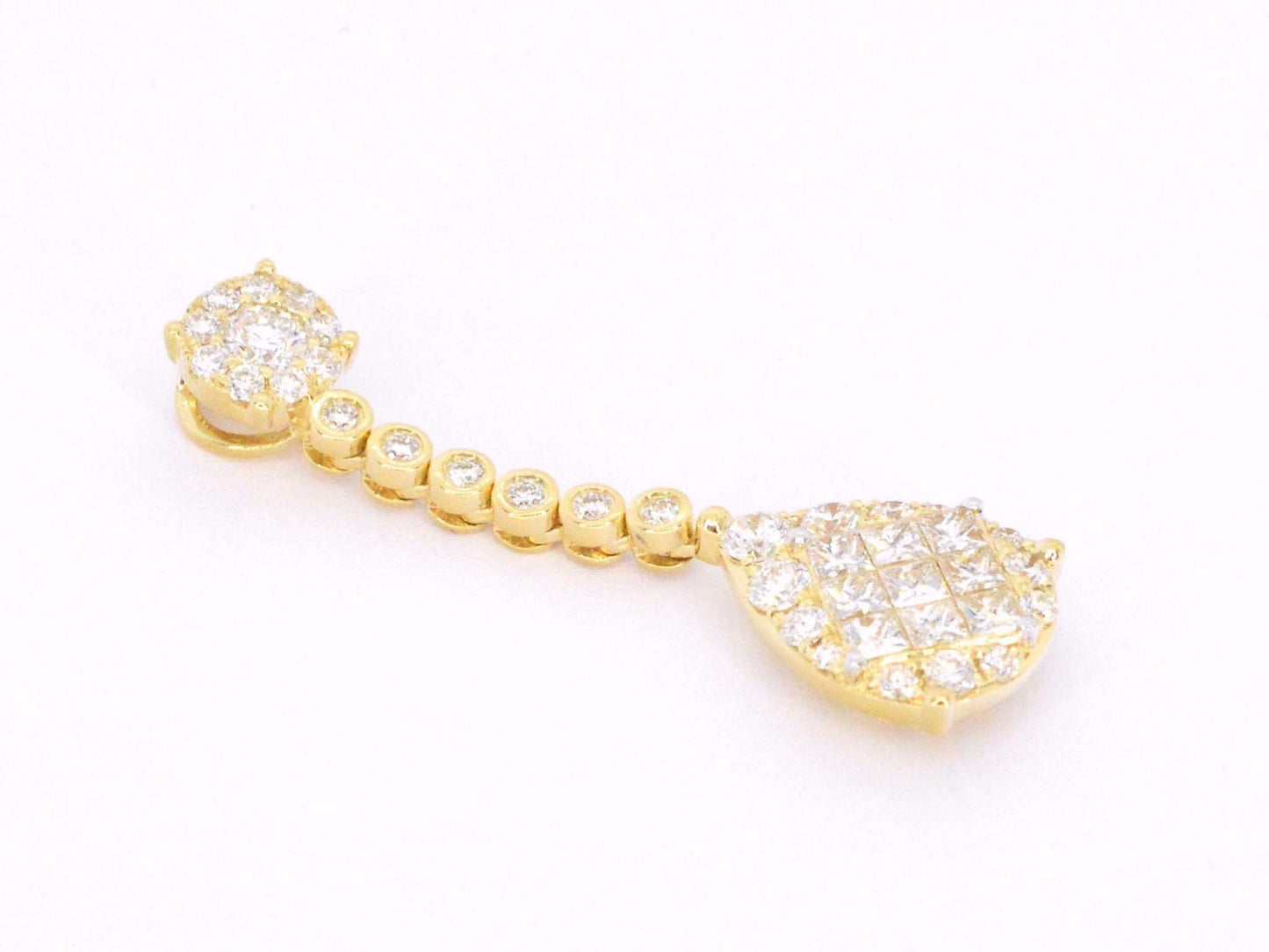 Gouden druppelvormige hanger met briljant en princess geslepen diamanten