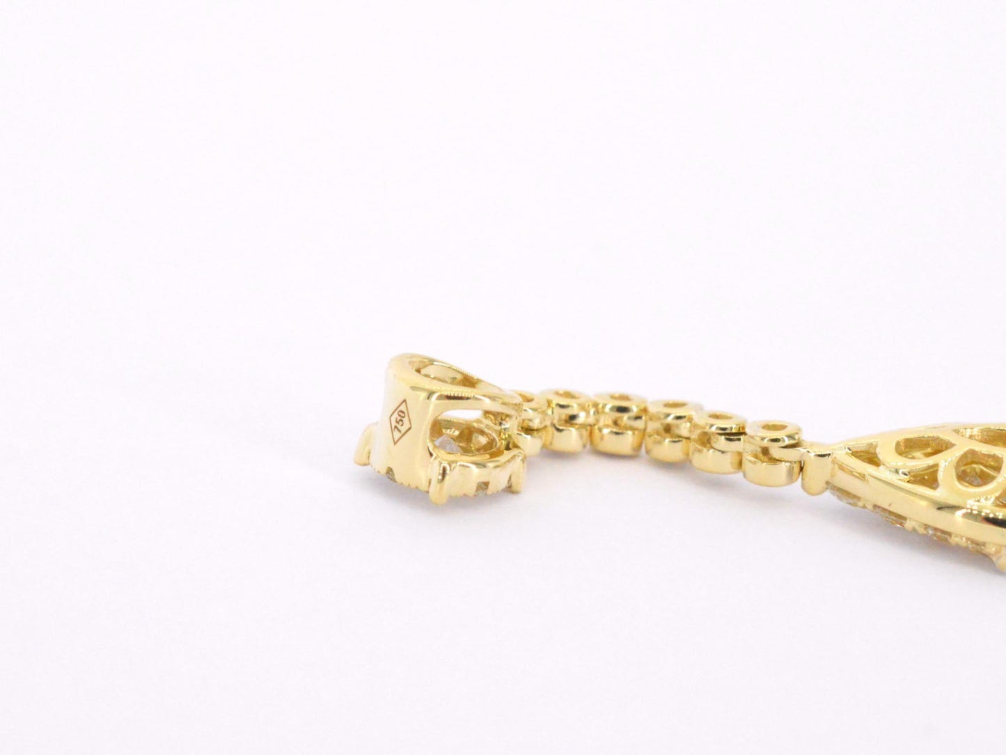 Gouden druppelvormige hanger met briljant en princess geslepen diamanten