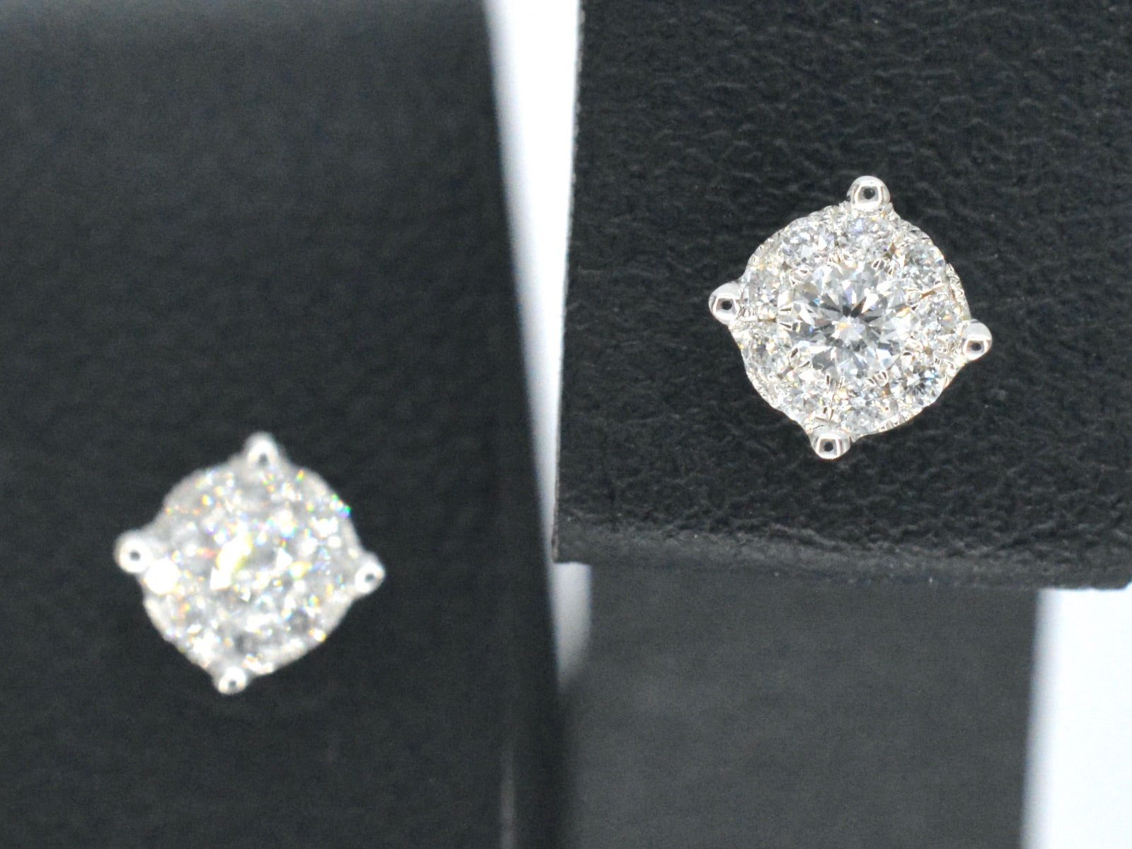 Witgouden oorknoppen met diamant