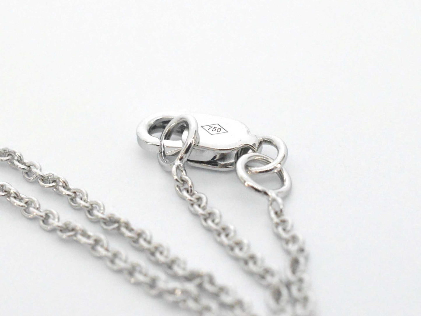 Goldener Tropfenanhänger und Halskette mit Diamanten