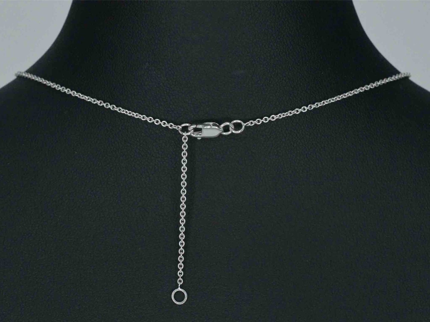 Gouden hartvormige hanger en collier vol met diamanten