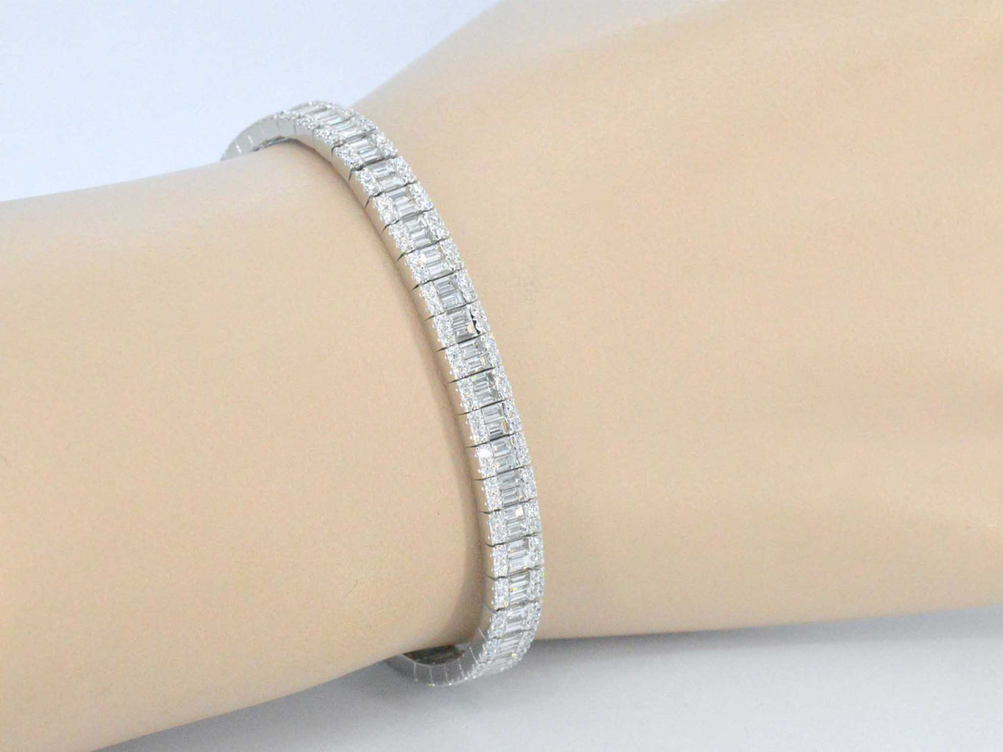Exklusives Weißgoldarmband voller Diamanten