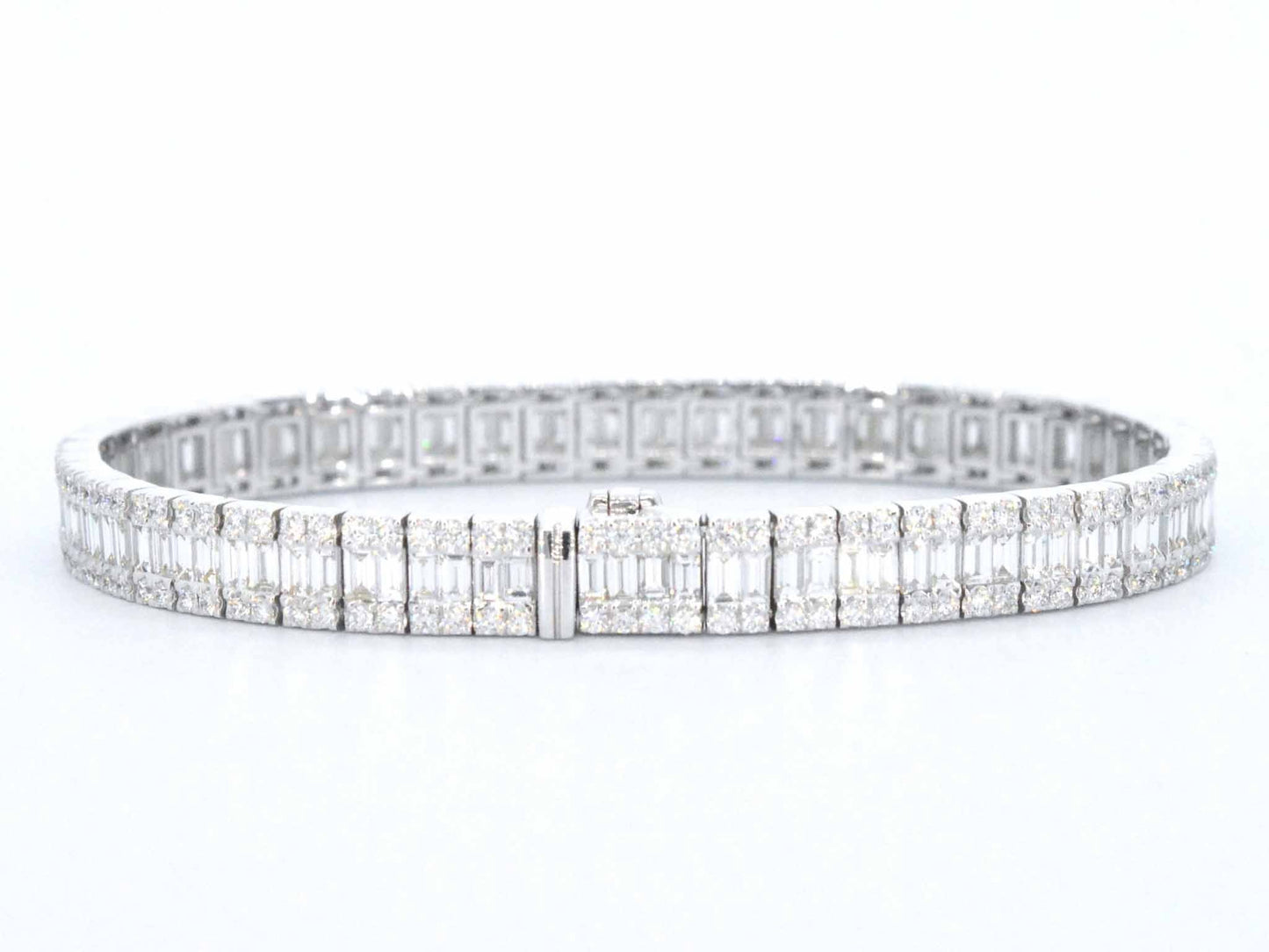 Exklusives Weißgoldarmband voller Diamanten