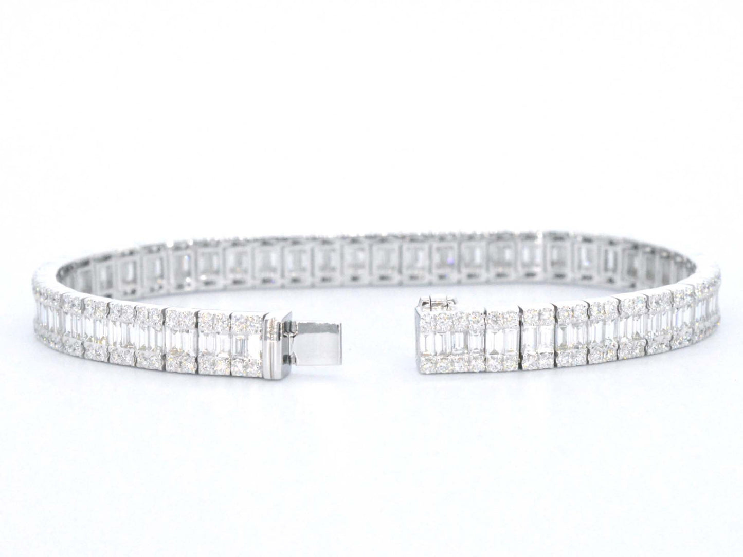 Exklusives Weißgoldarmband voller Diamanten