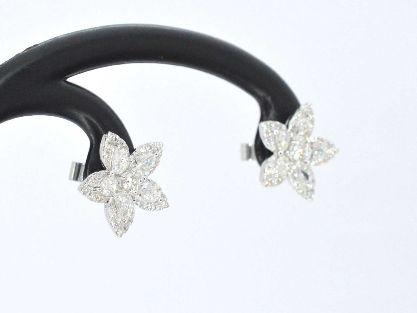 Weißgoldohrringe mit großen Diamanten 1,64 Karat