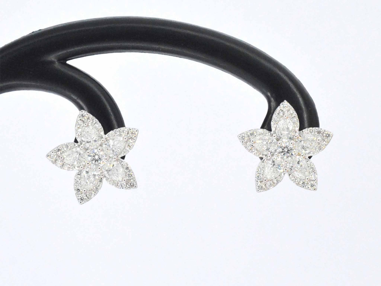 Weißgoldohrringe mit großen Diamanten 1,64 Karat