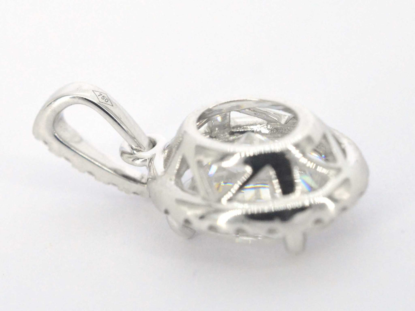 18 carat white gold pendant with diamonds and an oval brilliant