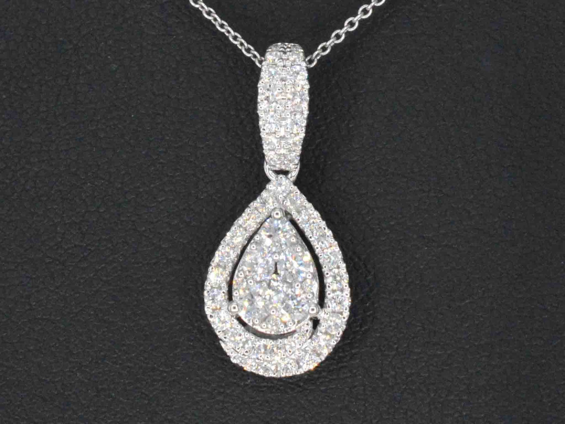 Witgouden hanger met diamanten pear shape 1232-5