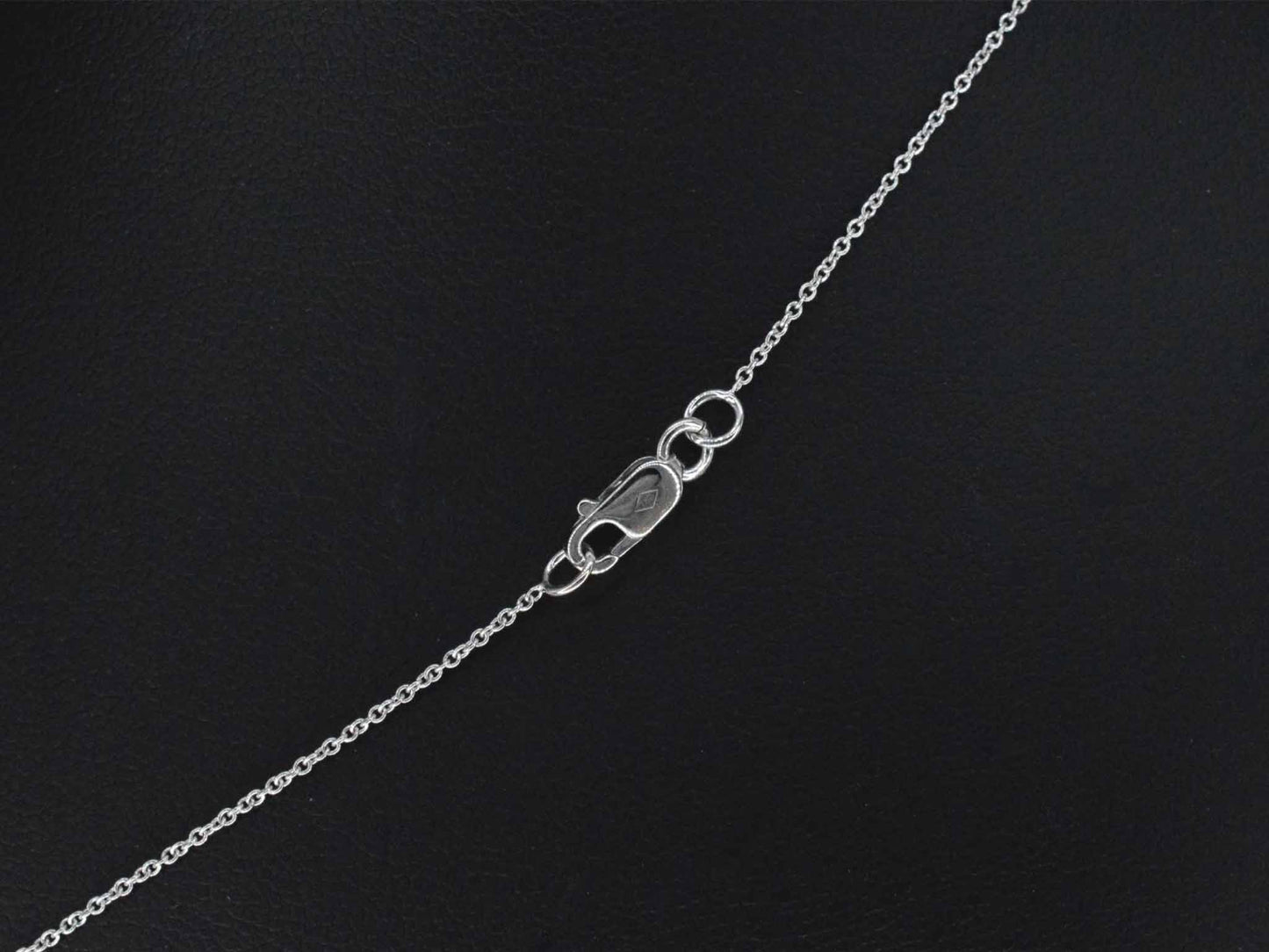 Witgouden collier met diamanten hanger klaver vier