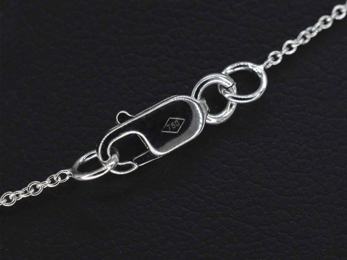 Witgouden collier met diamanten hanger klaver vier