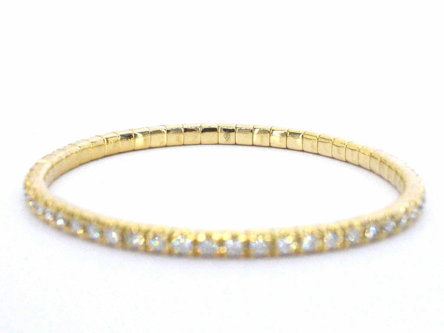 Gouden armband met briljant geslepen diamanten en een onzichtbare sluiting