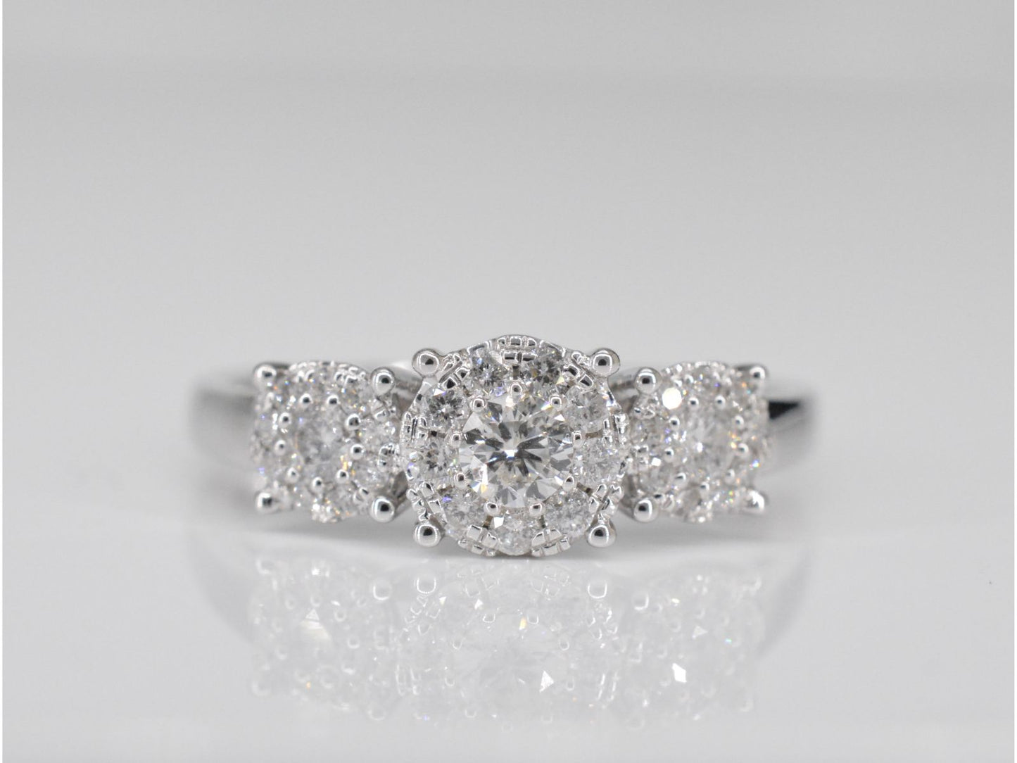 Witgouden trinity ring met diamanten 2002-1