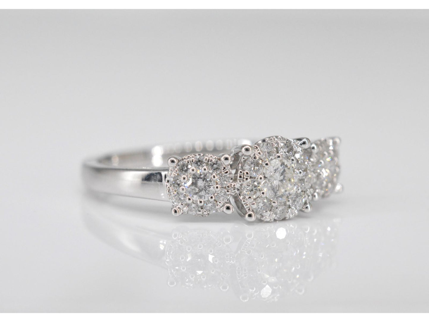 Witgouden trinity ring met diamanten 2002-2