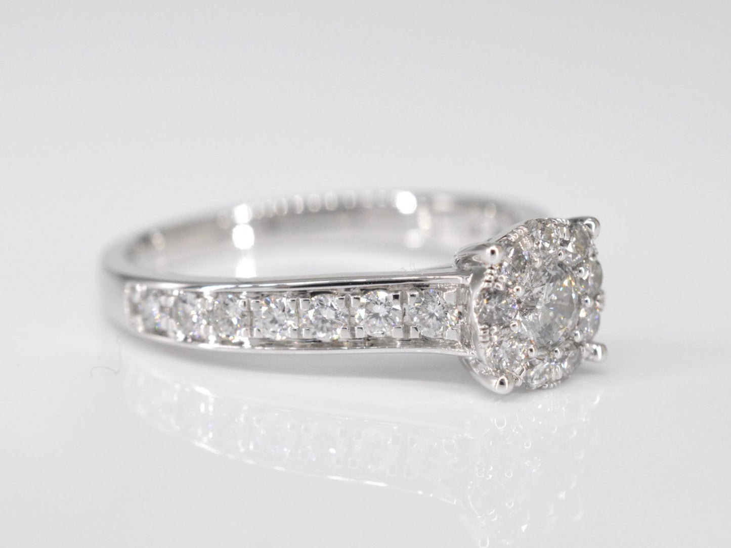 Witgouden entourage ring met diamanten 2006-1