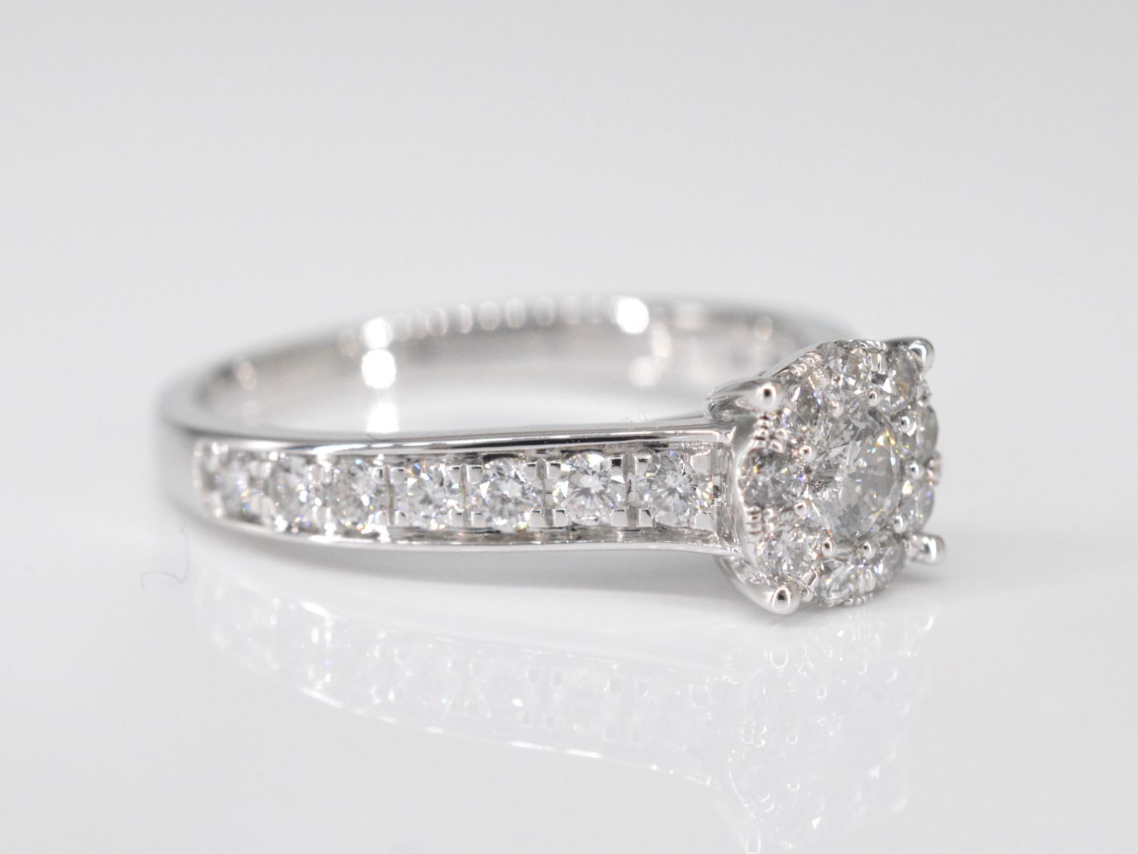 Witgouden entourage ring met diamanten 2006-1