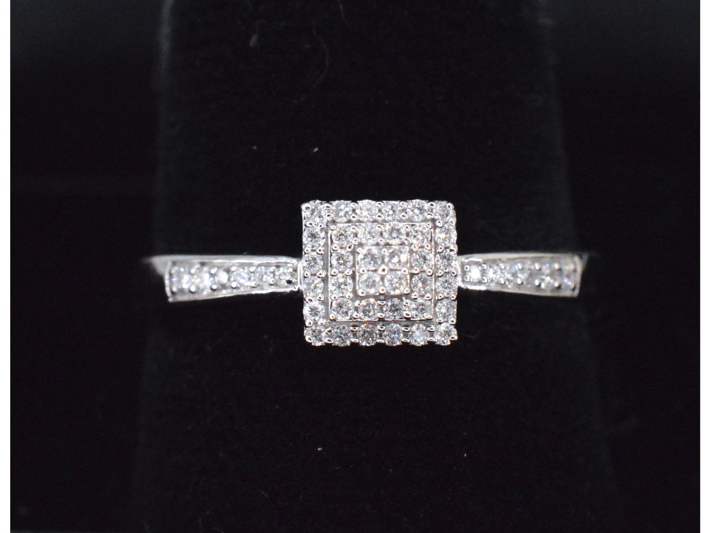 Witgouden entourage ring met diamanten 2007-5