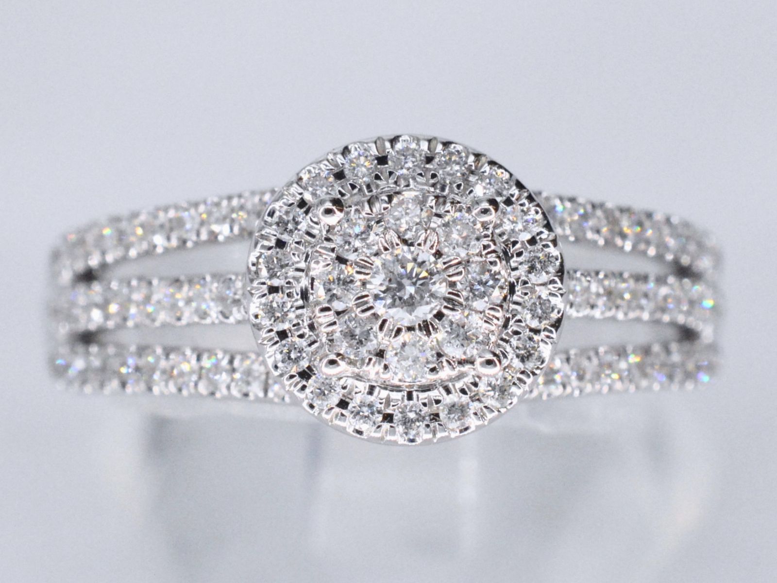 Witgouden entourage ring met diamanten 2009-7