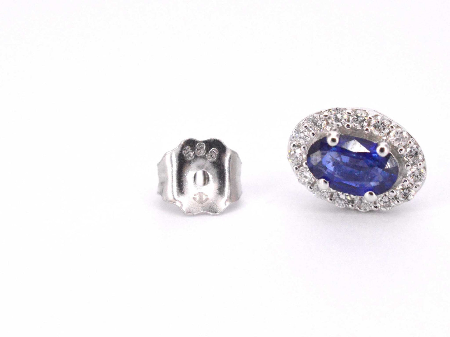 Witgouden oorbellen met diamanten en saffier 2013-6