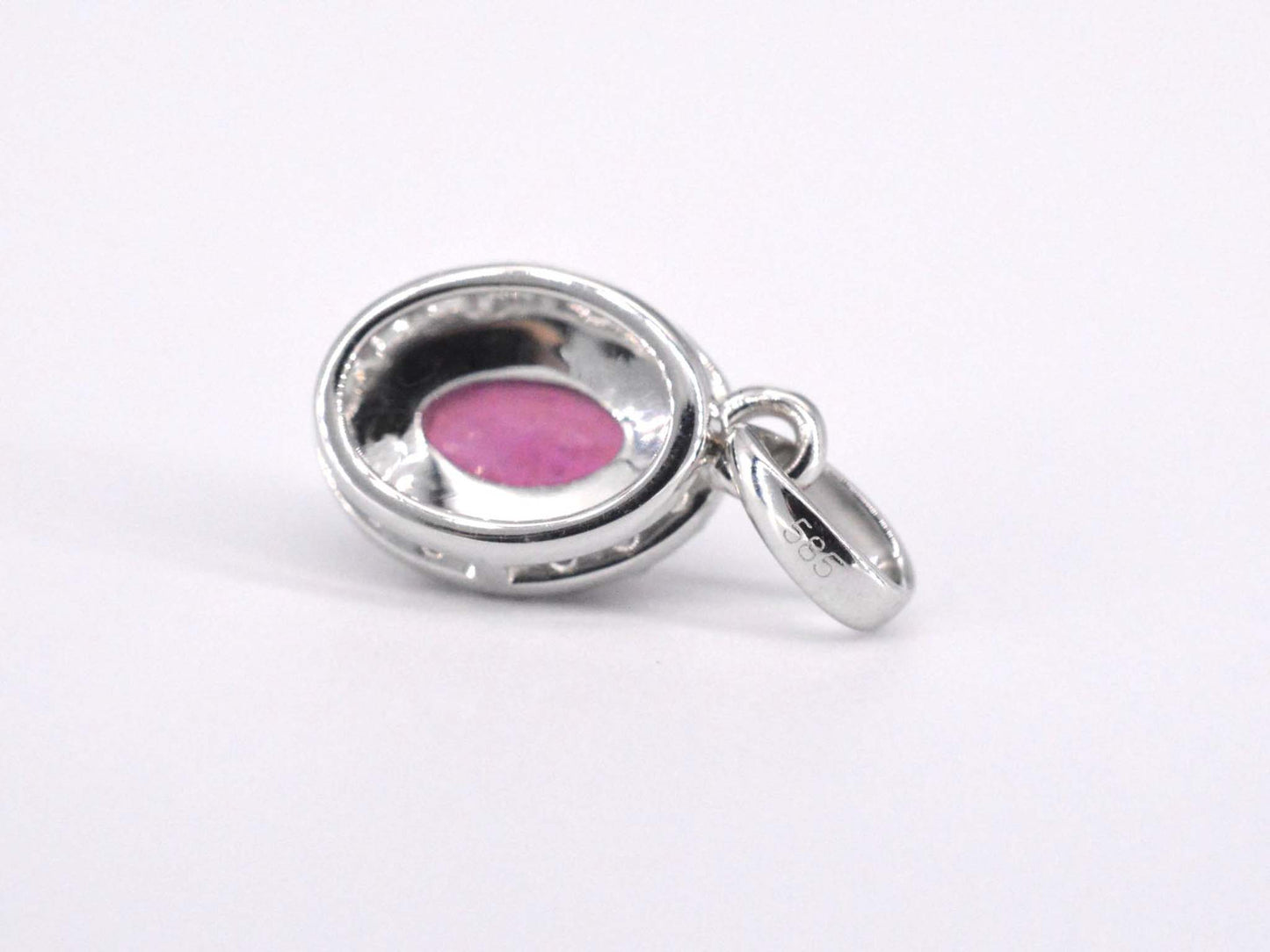 Witgouden entourage hanger met diamanten en robijn 2017-4