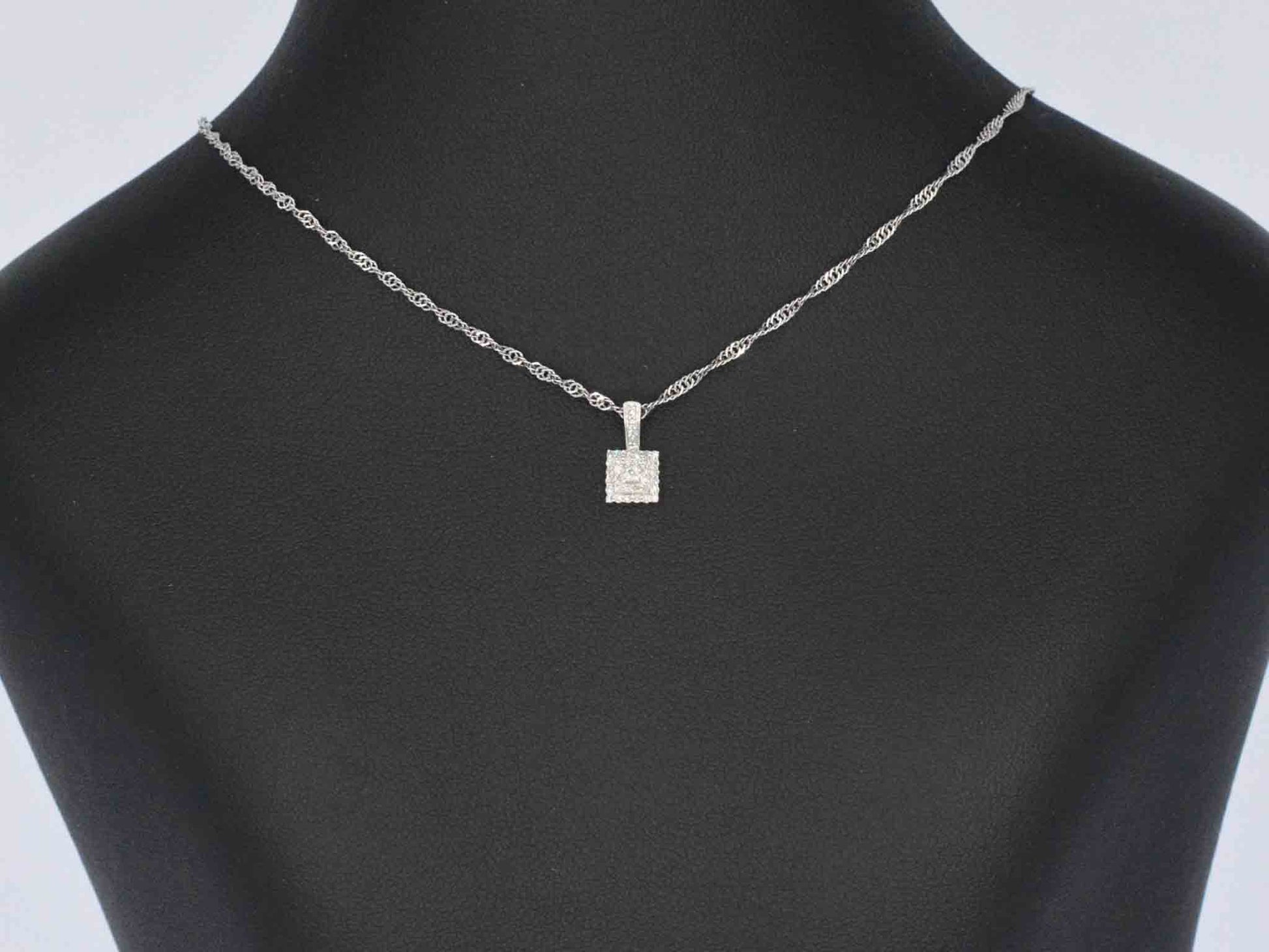 Witgouden hanger met diamanten