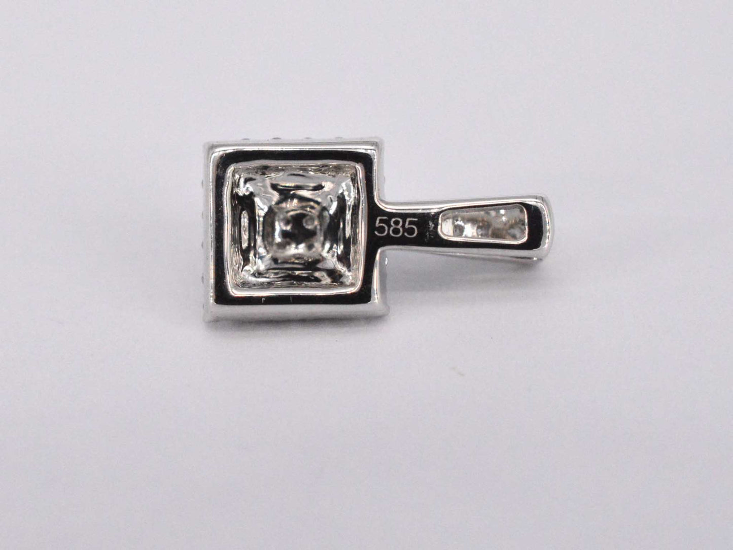 Witgouden hanger met diamanten 2024-4