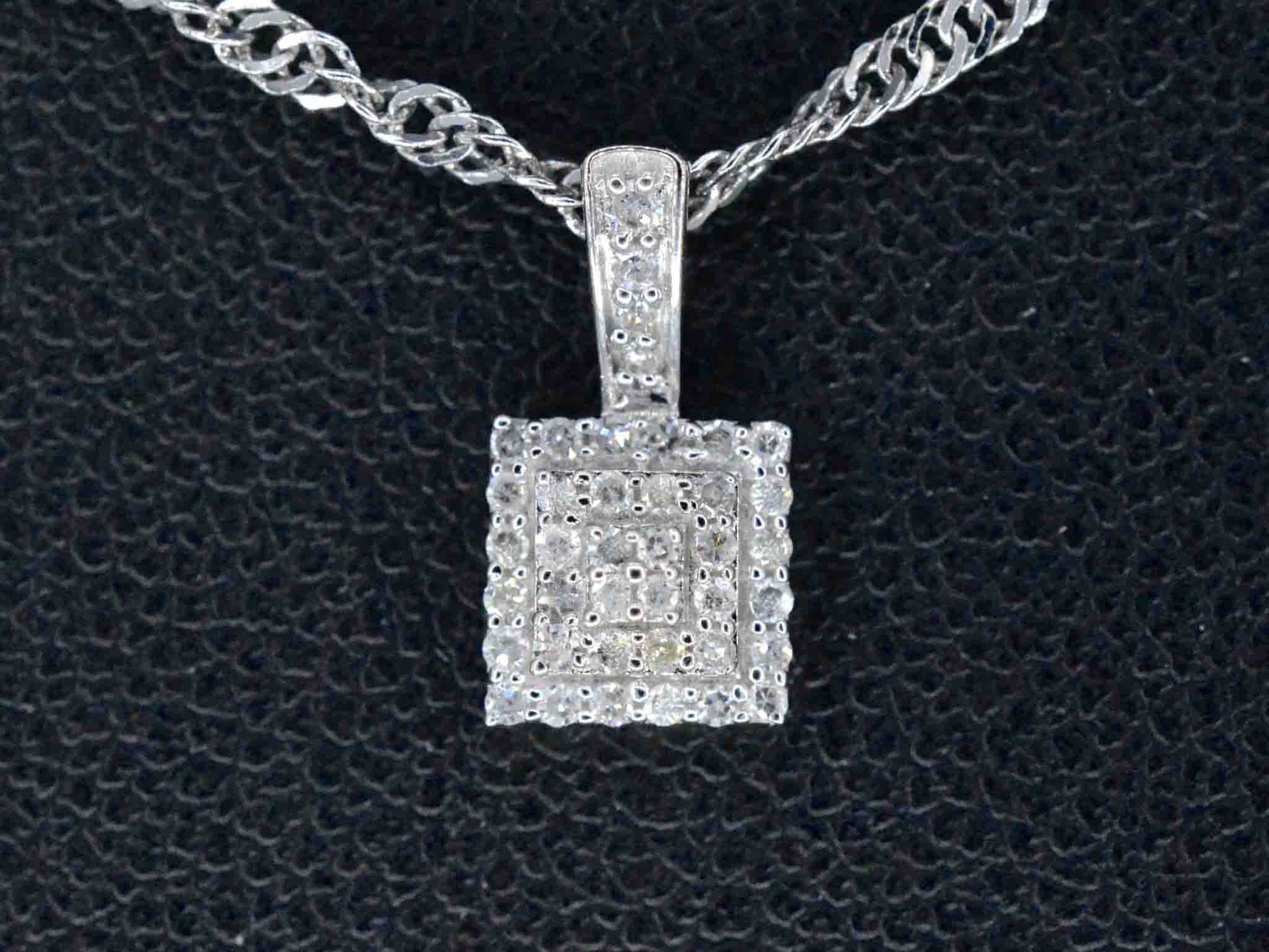 Witgouden hanger met diamanten 2024-5