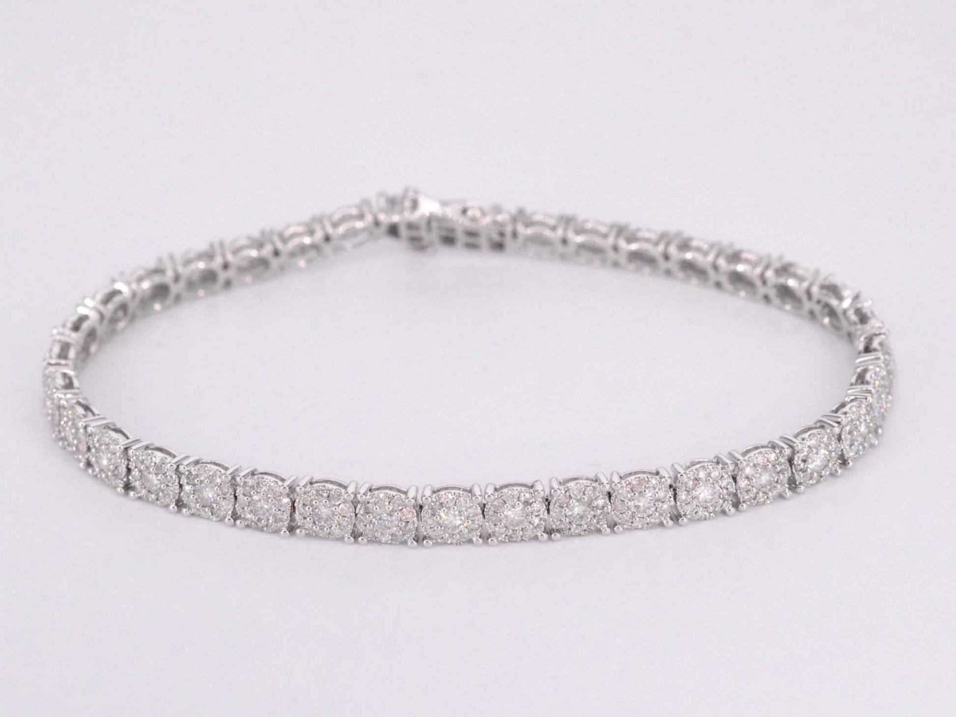 Witgouden tennisarmband met diamanten 5.50 carat