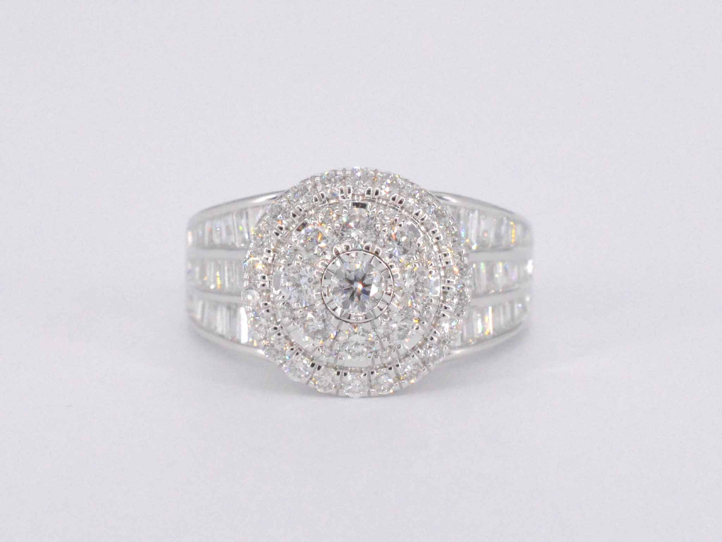 Witgouden entourage ring met diamanten 2041-13