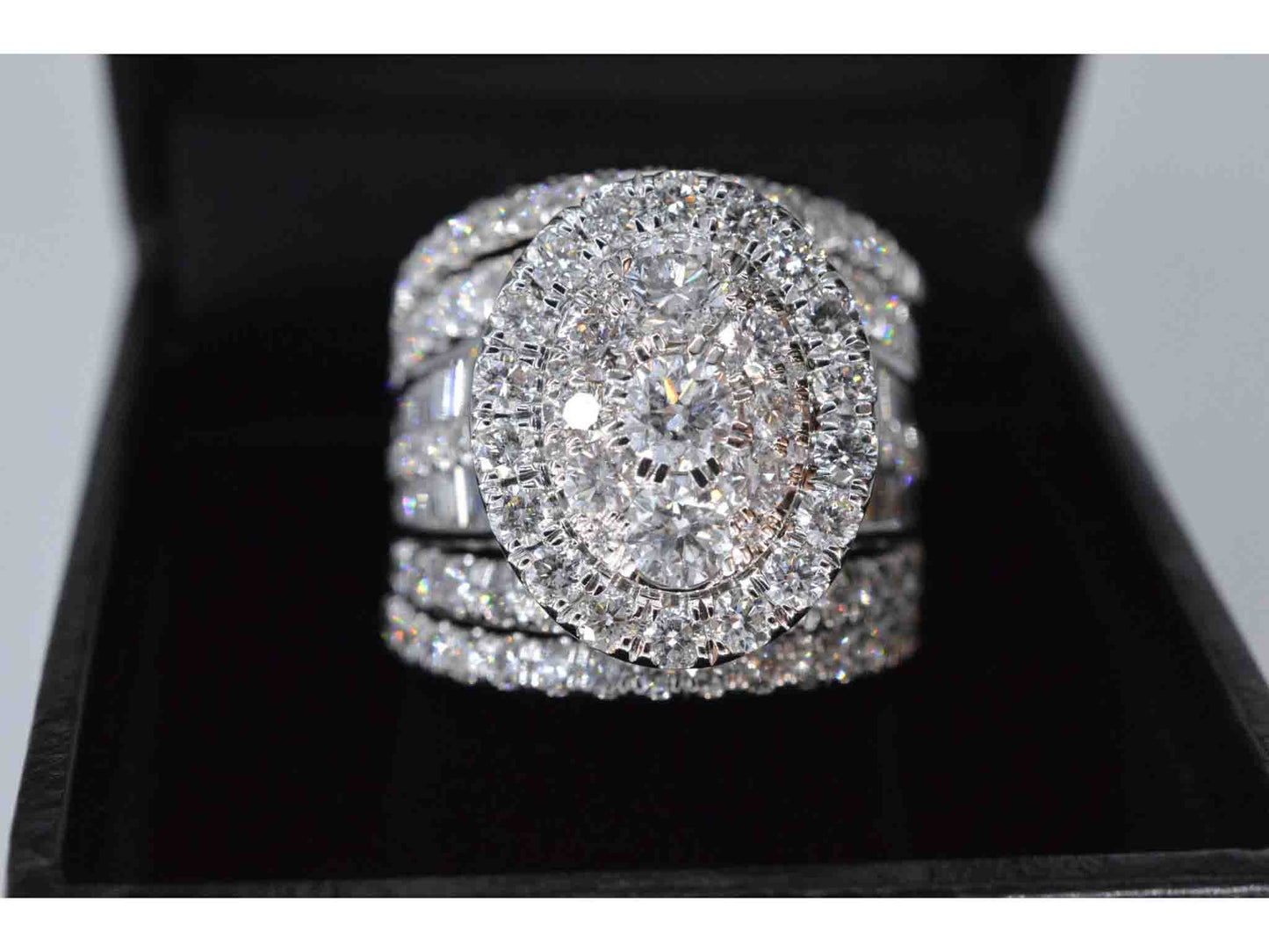 Witgouden ring vol gezet met diamanten 5.50 carat