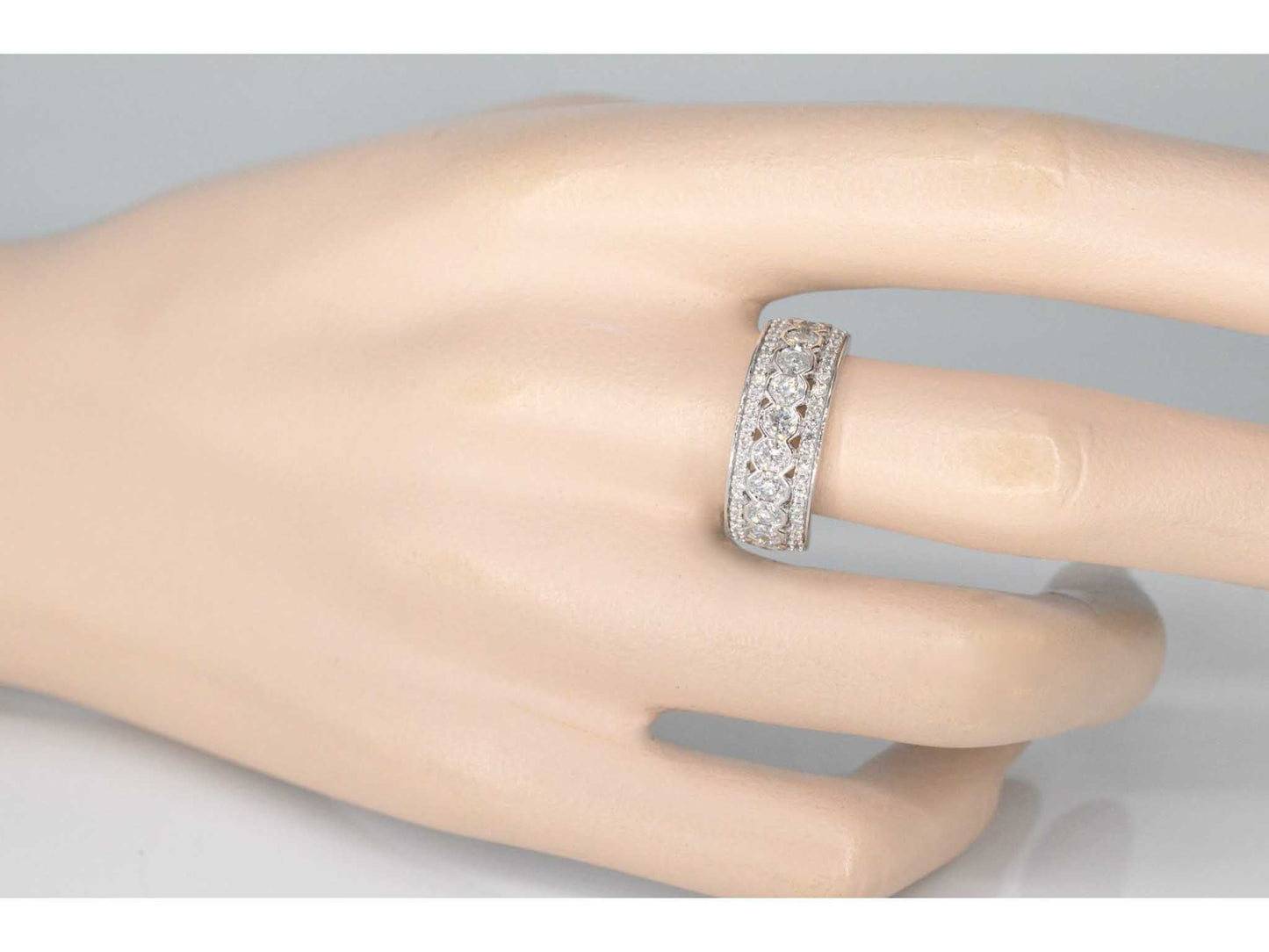 Witgouden pave ring met diamanten