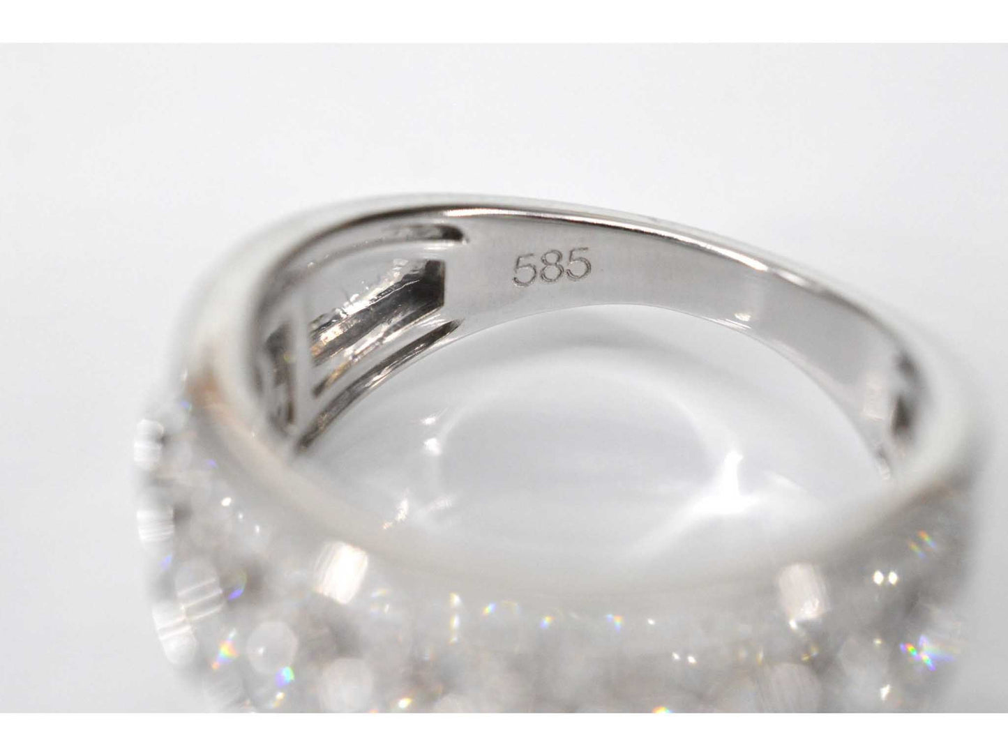 Witgouden pave ring met diamanten