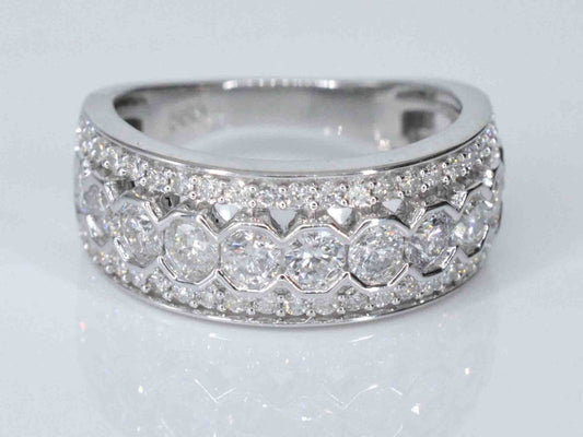 Witgouden pave ring met diamanten
