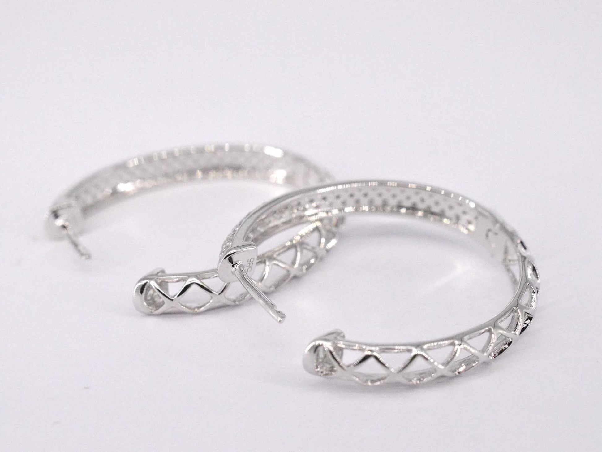 Witgouden creolen oorbellen met diamanten 2052-5