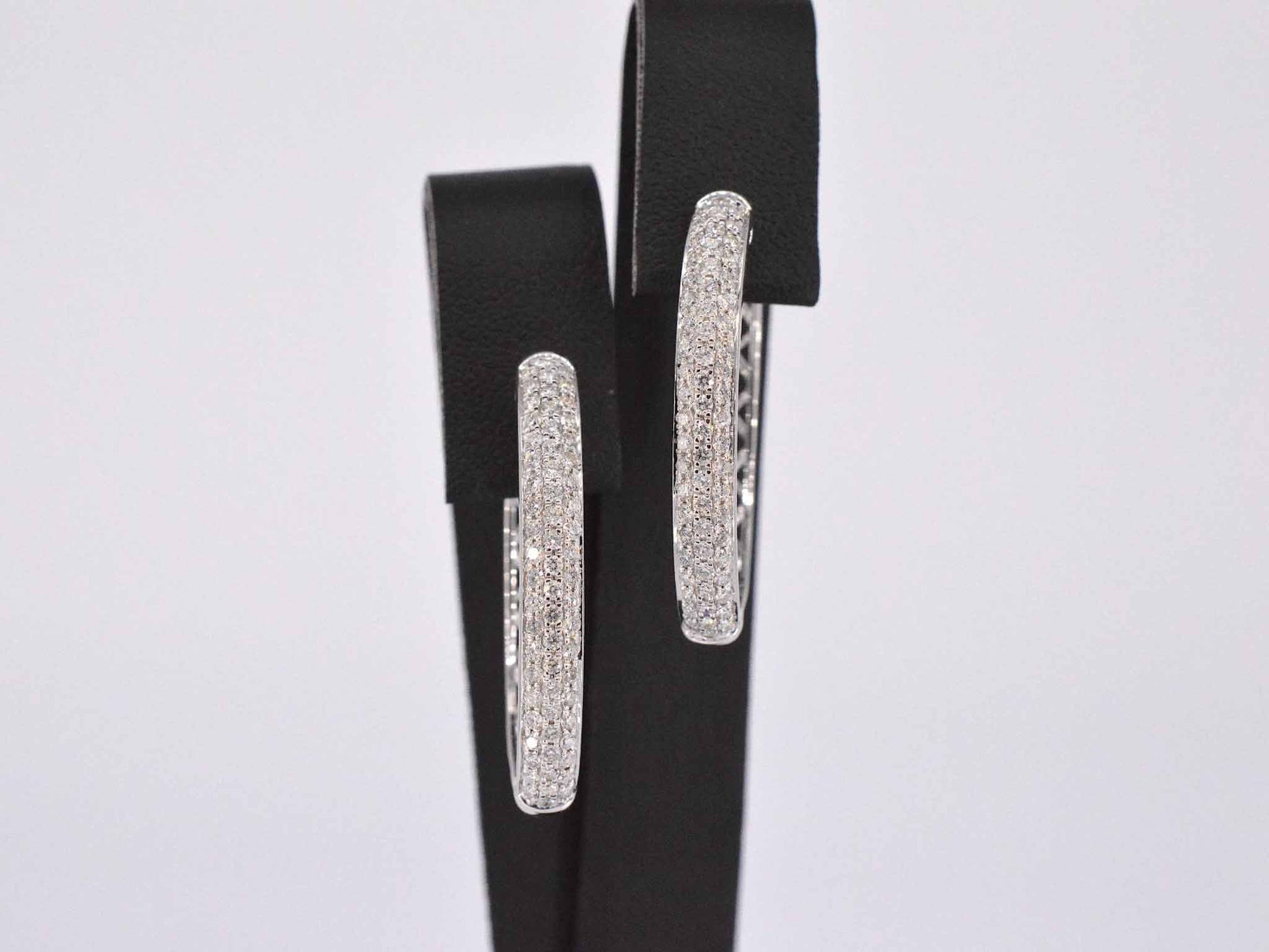 Witgouden creolen oorbellen met diamanten 2052-7